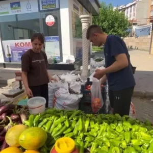 Universite Ogrencisi Kardesler Aile Ekonomisine Destek Oluyor
