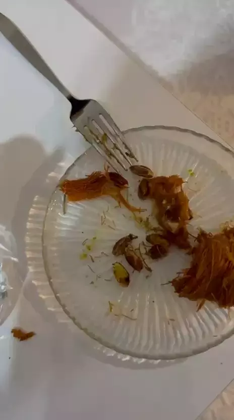 Ünlü şekerleme ve helva zincirinin tatlısından çok sayıda canlı kurt çıktı