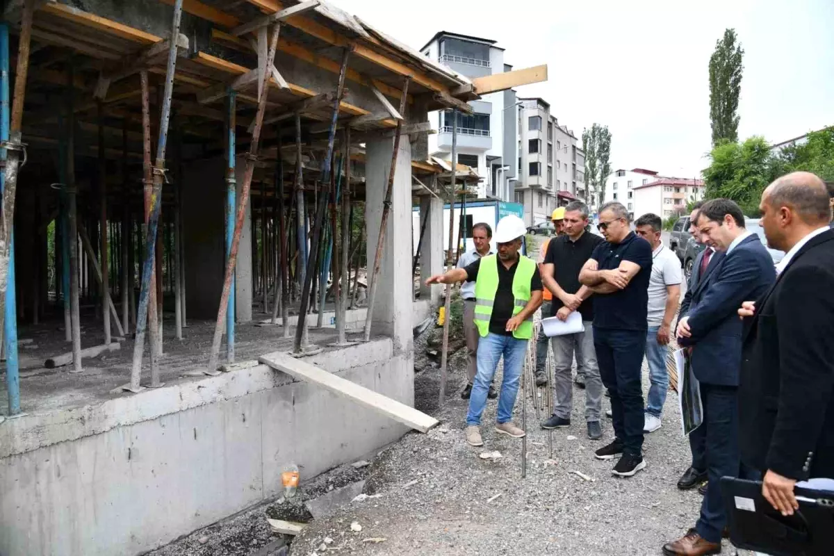 Vali Cicek Posof ve Hanaktaki Genclik Yatirimlarini Inceledi