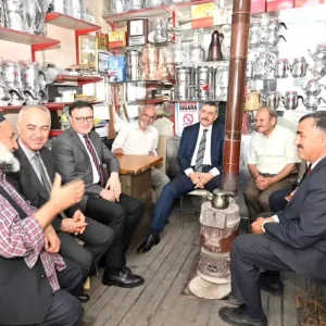 Vali Ciftci Tarihi Kavaflar Carsisinda Esnafi Ziyaret Etti