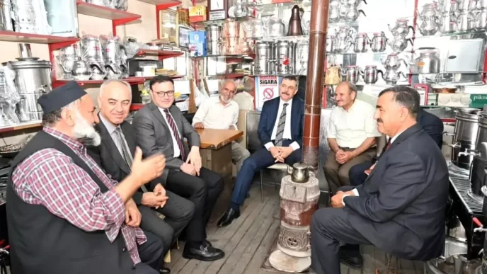 Vali Ciftci Tarihi Kavaflar Carsisinda Esnafi Ziyaret Etti