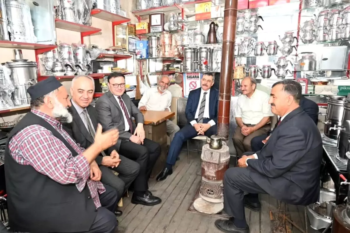 Vali Ciftci Tarihi Kavaflar Carsisinda Esnafi Ziyaret Etti