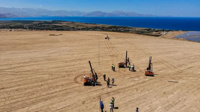 Vana Gunes Enerjisi Santrali Kuruluyor
