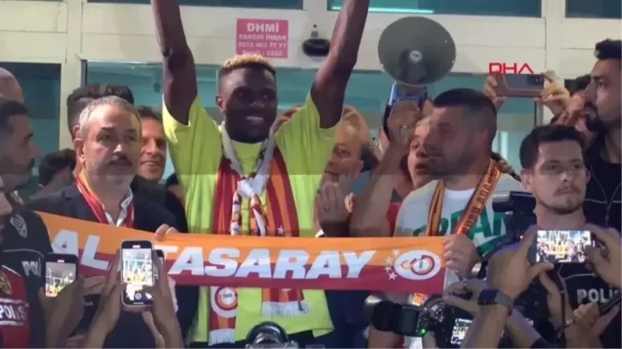 Victor Osimhenin Istanbula gelisi internet veri trafiginde rekor kirdi