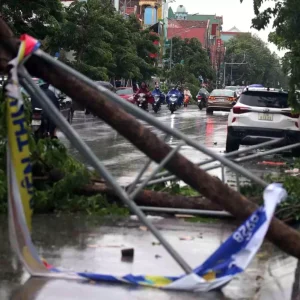 Vietnamda Kajiki Tayfunu Felaketi 3 Olu 10 Yarali