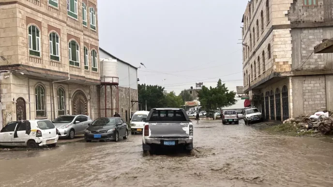 Yemenin Baskenti Sanada Siddetli Yagislar Sele Neden Oldu