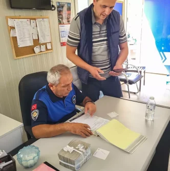 Yolda Bulunan 100 Bin TL Sahibine Ulastirildi