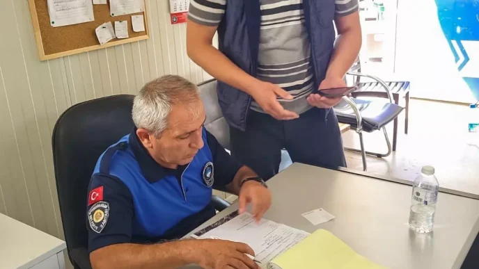Yolda Bulunan 100 Bin TL Sahibine Ulastirildi