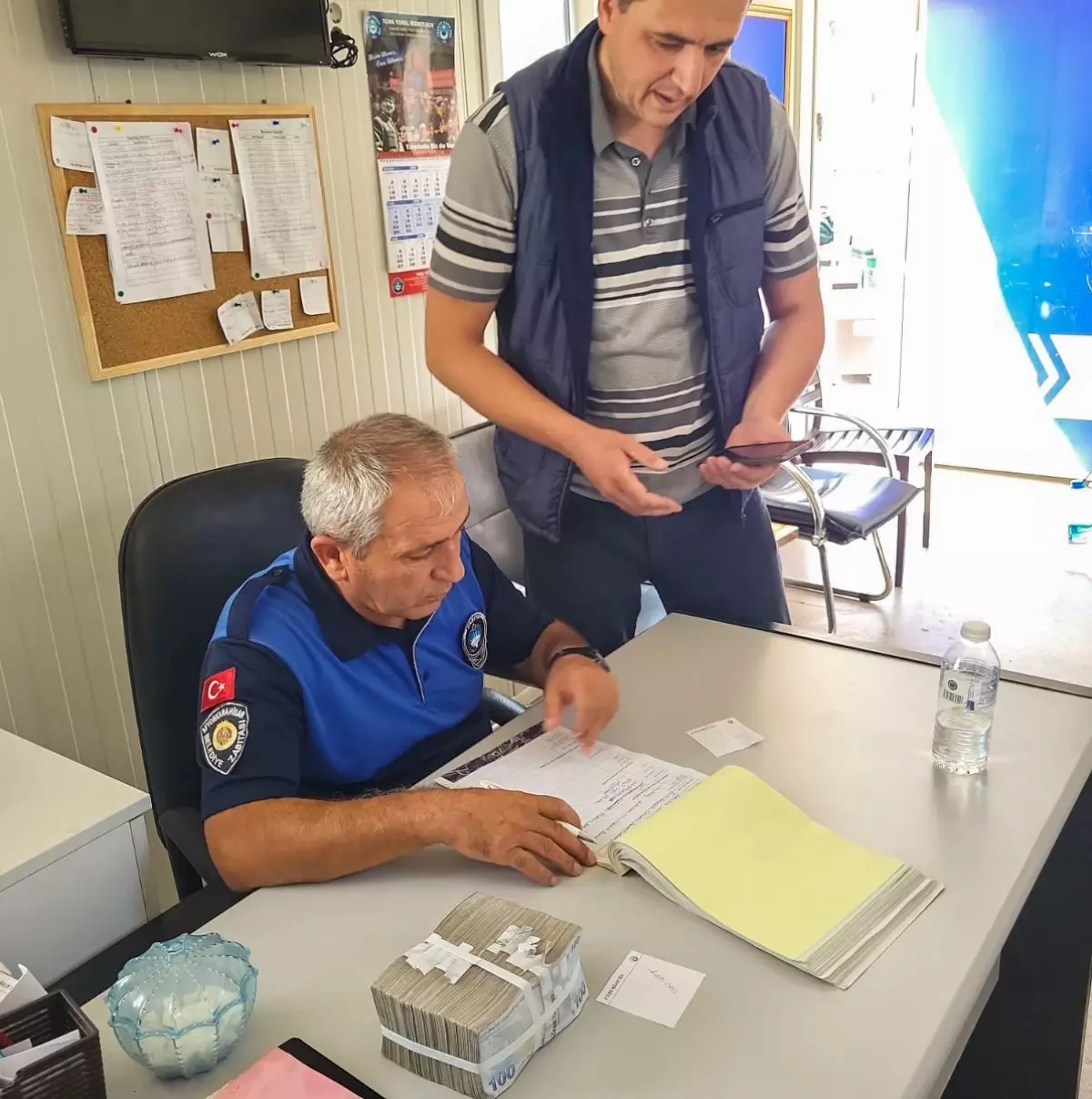 Yolda Bulunan 100 Bin TL Sahibine Ulastirildi