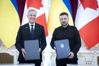 Zelenskiy ve Carney Ukraynada Baris Surecini ve Guvenlik Garantilerini Gorustu