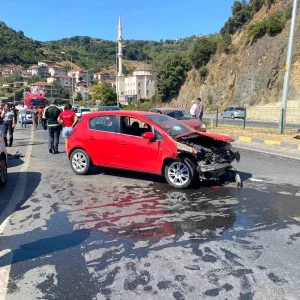 Zonguldakta Zincirleme Trafik Kazasi 5 Arac Hasar Gordu