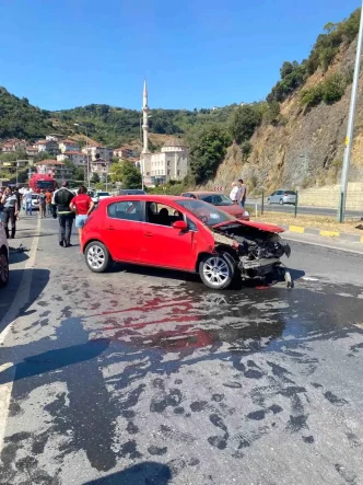 Zonguldakta Zincirleme Trafik Kazasi 5 Arac Hasar Gordu
