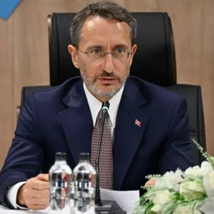 fahrettin altun bakanliklardan 15 minibus istedi 18966483 7073 amp