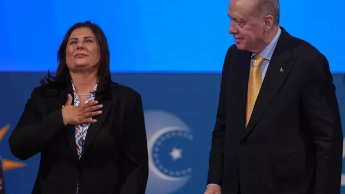 gozlerden kacan detay ozlem cercioglu ak parti 18949958 4589 amp