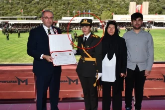 sehit omer halisdemir in kizi elif nur halisdemir 18950885 1407 amp