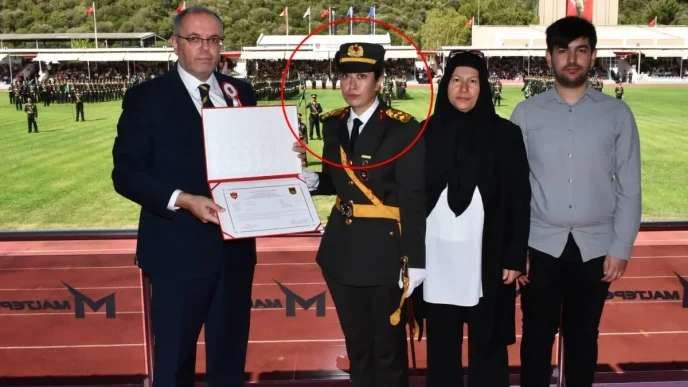 sehit omer halisdemir in kizi elif nur halisdemir 18950885 1407 amp