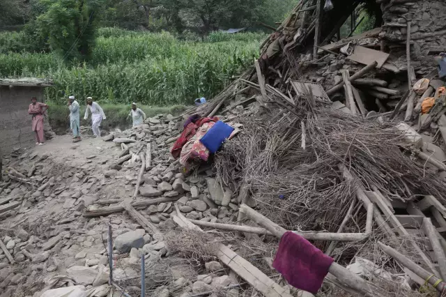 1400'den fazla can kaybı yaşanan Afganistan'da bir deprem daha