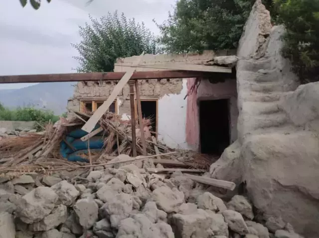 6'lık depremin vurduğu Afganistan'dan gelen ilk görüntüler korkunç