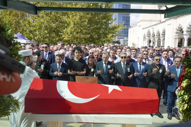Öldürülen Cumhuriyet savcısı Ercan Kayhan gözyaşları içinde son yolculuğuna uğurlandı