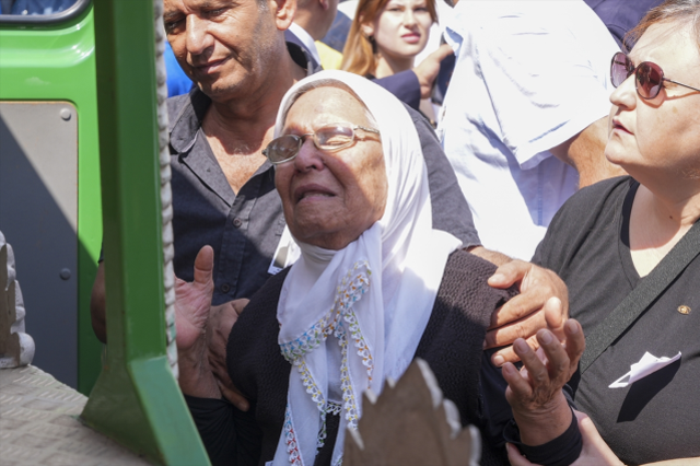 Öldürülen Cumhuriyet savcısı Ercan Kayhan gözyaşları içinde son yolculuğuna uğurlandı