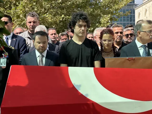 Öldürülen Cumhuriyet savcısı Ercan Kayhan gözyaşları içinde son yolculuğuna uğurlandı