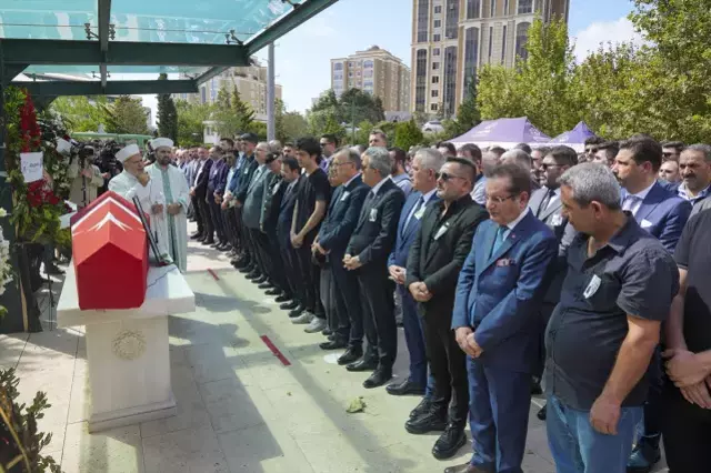 Öldürülen Cumhuriyet savcısı Ercan Kayhan gözyaşları içinde son yolculuğuna uğurlandı