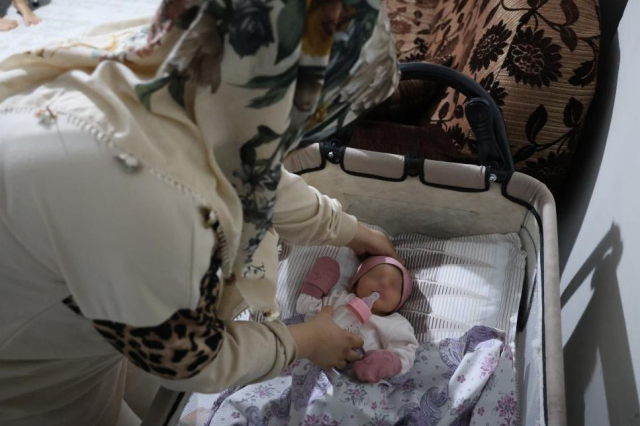 Eve dönen aile bebeğin kıyafetlerini çıkarınca şoke oldu: DNA testi istedim
