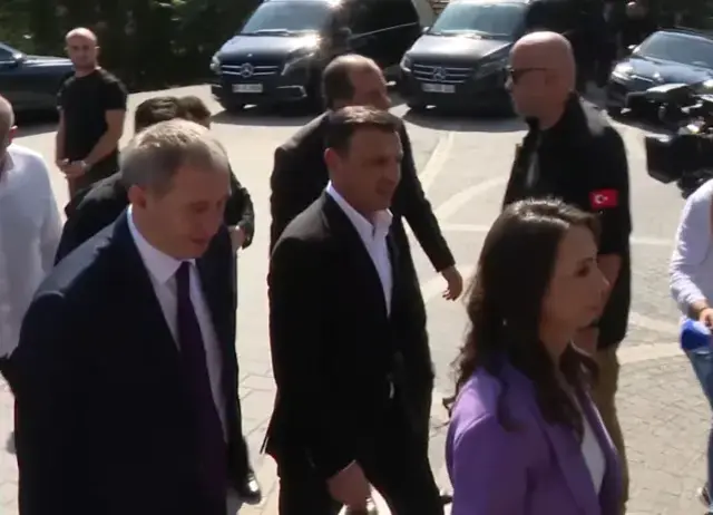 DEM Parti'den Özgür Özel'e ziyaret