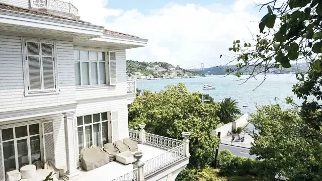 İstanbul Boğazı'nın en pahalılarından Beyaz Köşk yeniden satışa çıktı