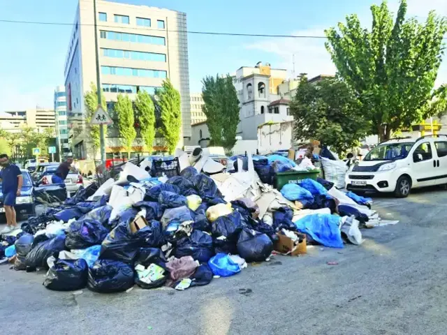 Çöplerin toplanmadığı Konak'ta belediye başkanına 276 bin TL'ye makam aracı kiralandı