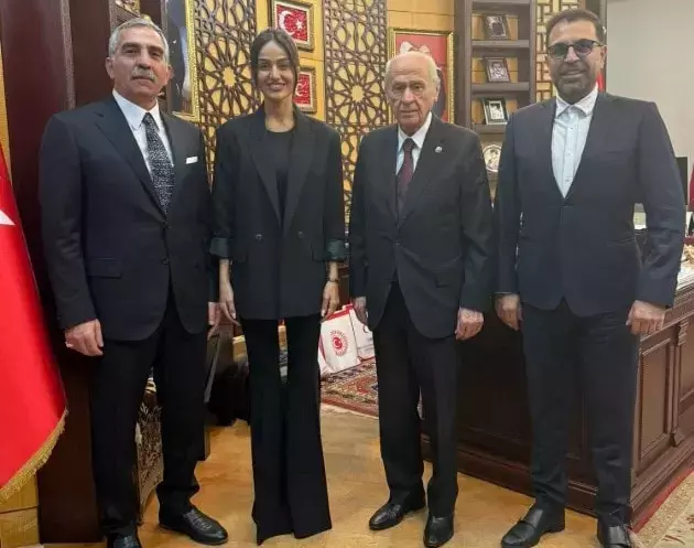 Genel merkezde buluştular: Bahçeli, 'Alevi Açılımı'nın startını ünlü şarkıcıyla verecek
