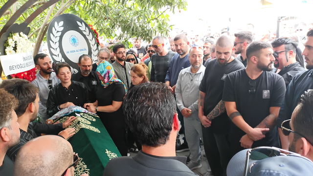 Tuğberk Yavuz'dan annesi Güllü'ye en acı veda! 'Helal olsun' haykırışı yürekleri yaktı