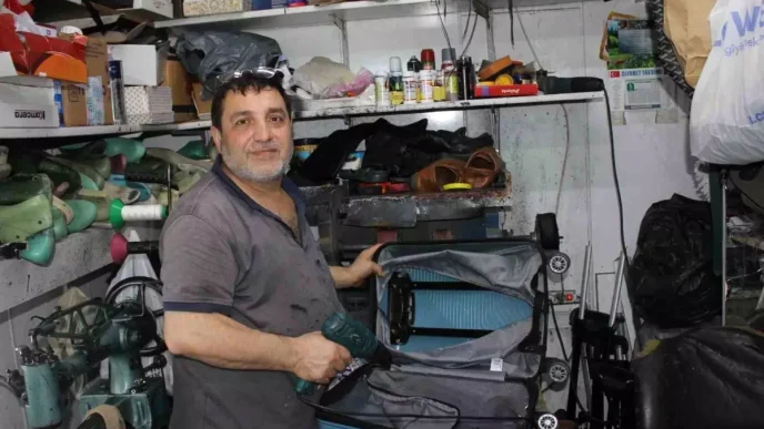 40 Yildir Ayakkabi ve Canta Tamiri Yapan Nuri Basar Okullar