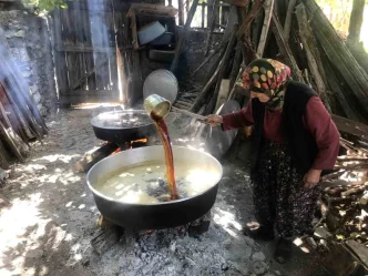 50 kiloluk kazanlarda 1 litre kulle kaynatiliyor kilosu 500 liradan