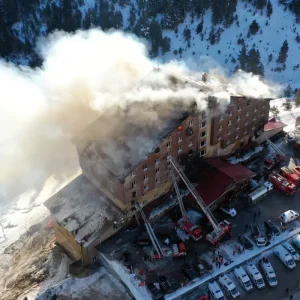 78 kisinin can verdigi otel yangininda 4 kisi icin daha