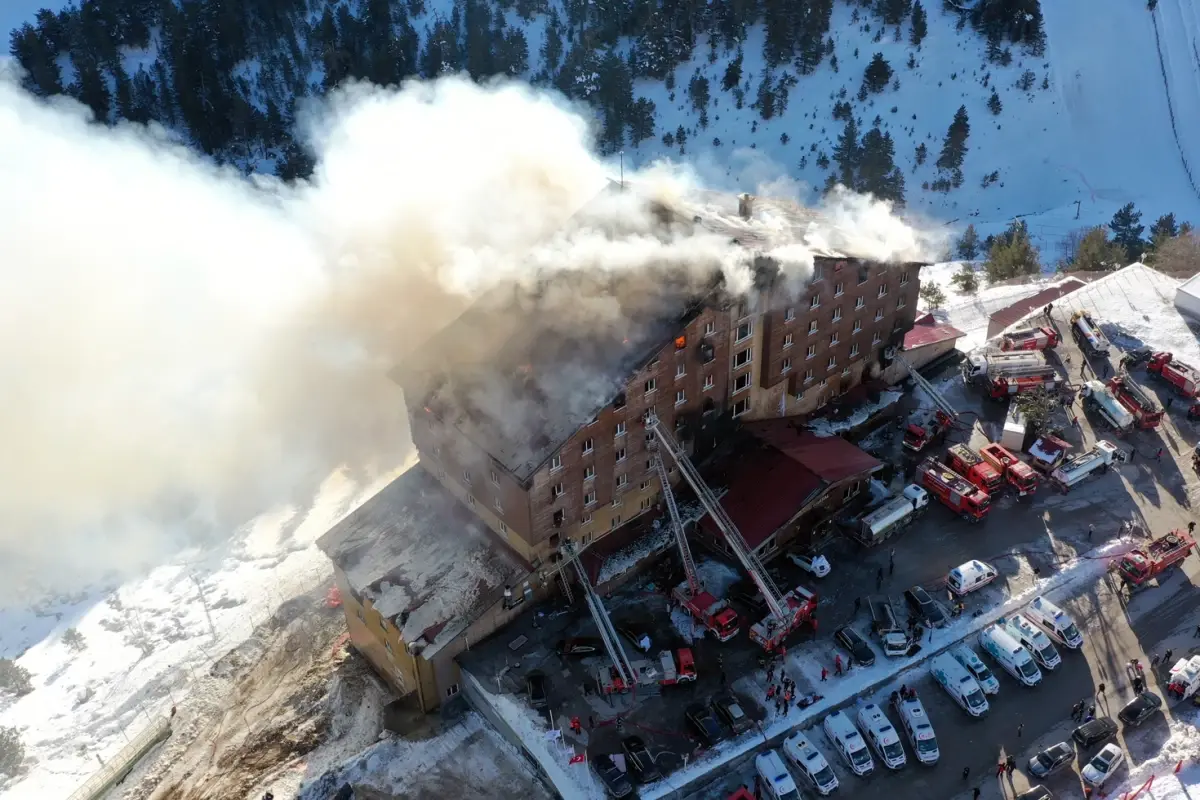 78 kisinin can verdigi otel yangininda 4 kisi icin daha