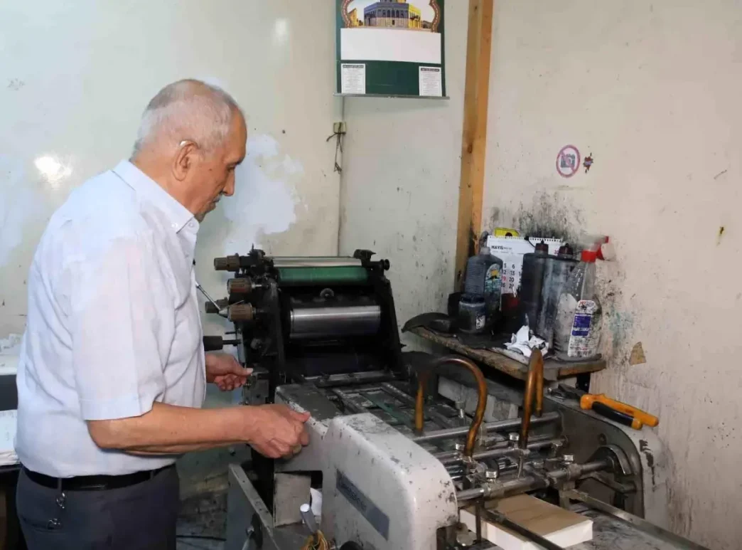 80 Yasinda Matbaacilik Yapan Enver Yaricinin Hikayesi
