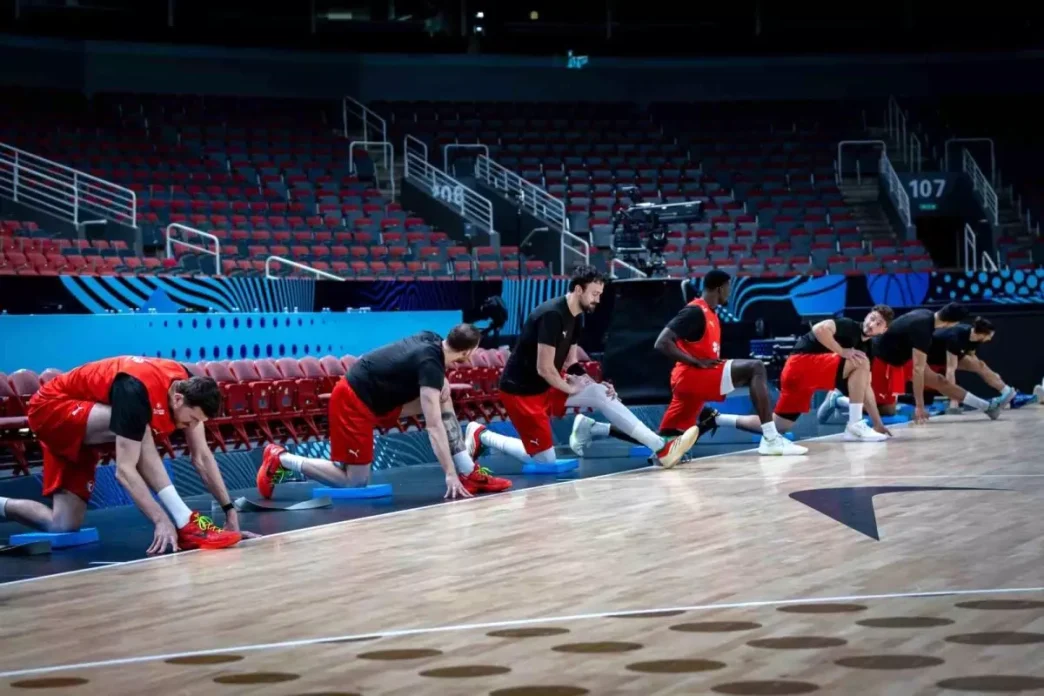 A Milli Erkek Basketbol Takimi Sirbistan ile Karsilasiyor