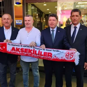 Adalet Bakani Yilmaz Tunc Antalyada Esnafi Ziyaret Etti