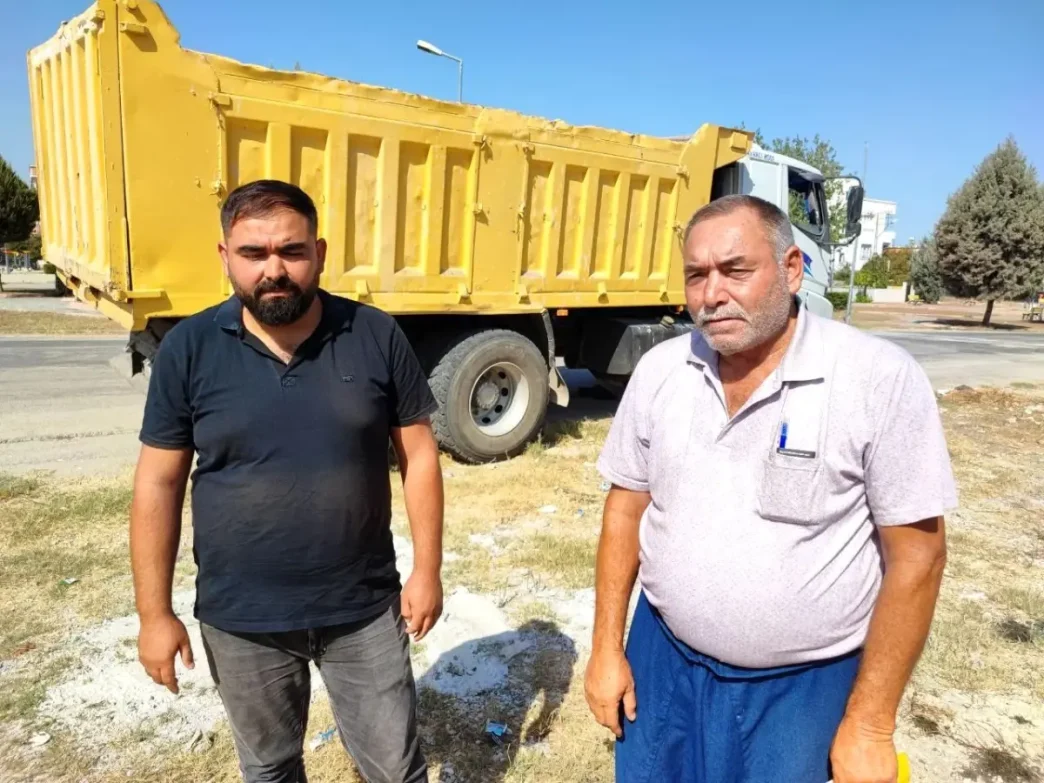 Adanada Baba ve Ogul Aldiklari Cekin Karsiliksiz Cikmasiyla Dolandirildiklarini Iddia
