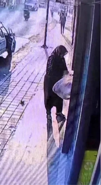 Adanada Market Posetindeki Ekmek ve Simit Calindi