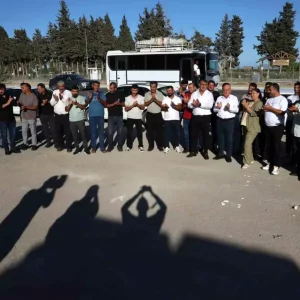 Adanada Tarim Iscileri Yevmiye Artisi Icin Eylem Yapti