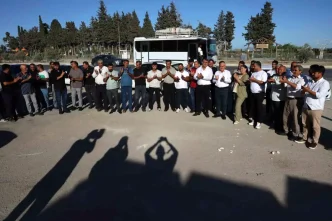 Adanada Tarim Iscileri Yevmiye Artisi Icin Eylem Yapti