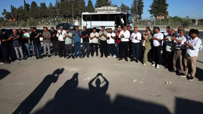 Adanada Tarim Iscileri Yevmiye Artisi Icin Eylem Yapti