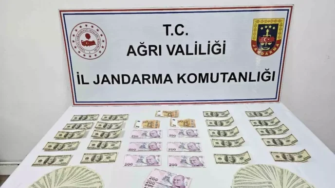 Agrida Jandarma Operasyonunda Sahte Para Ele Gecirildi