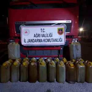 Agrida Yol Kontrolunde Kacak Akaryakit ve Sigara Ele Gecirildi