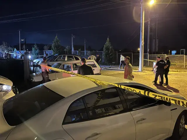 Alışverişten dönen sevgilisi ve kardeşini katledip intihar etti