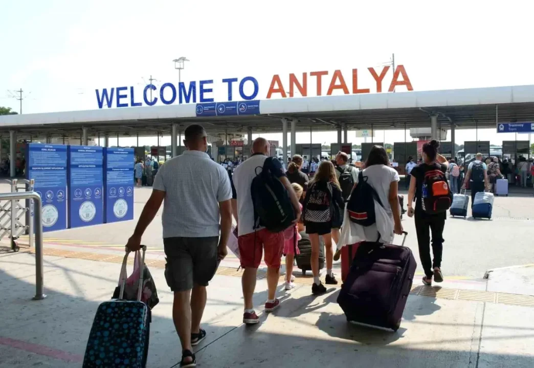 Antalya 2025in Ilk 8 Ayinda 11 Milyon Turist Agirladi