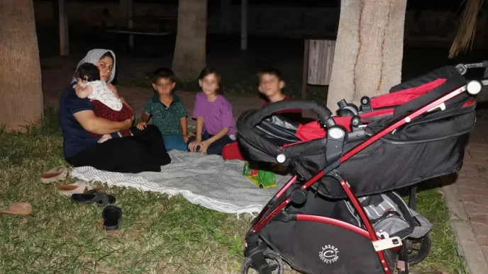 Antalyada Su Baskini 4 Cocukla Sokakta Yasam Mucadelesi
