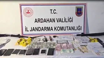 Ardahanda Nitelikli Dolandiricilik Operasyonu 4 Supheli Tutuklandi